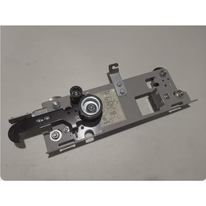 电梯配件永大康力蒂森西尼菱王帝奥电梯轿门挂板门锁门刀