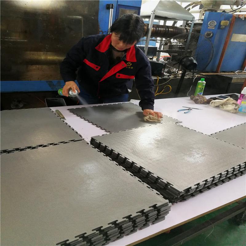 PVC拼装地板塑料卡扣工业地板厂家直销仓库无尘车间简易拼装地板