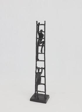 简约现代金属黑色攀登人物摆件样板房售楼部创意客厅家居软装饰品