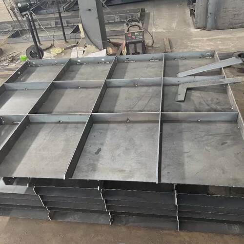 建筑工地钢模板高架桥梁高铁公路防撞水沟异形建材圆平面水泥模具