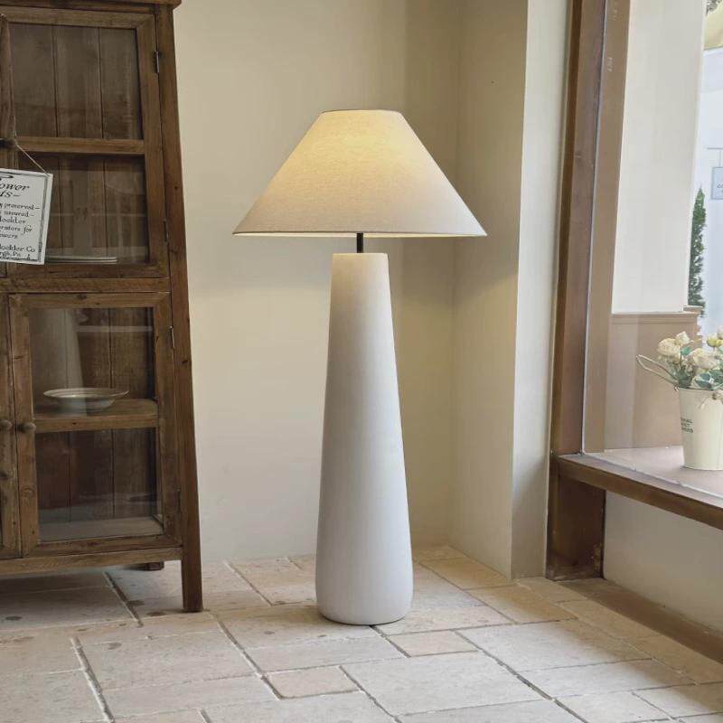 北欧简约奶油风客厅沙发旁展厅设计师款灯具新款中古风蘑菇落地灯