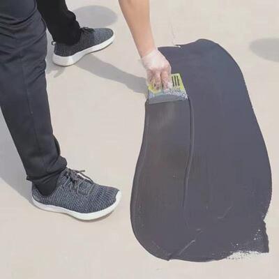 高聚物改性沥青防水涂料橡胶卷材弹性液体沥青防水涂料屋顶补漏
