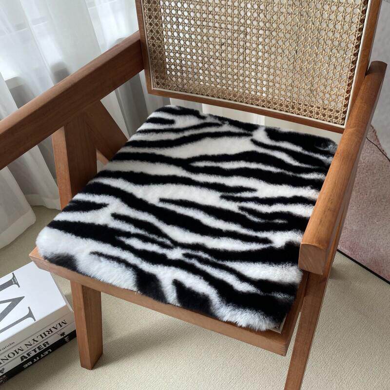 64nins可爱椅子休闲椅轻奢简约梳妆台坐垫仿兔毛电脑垫凳子垫地垫