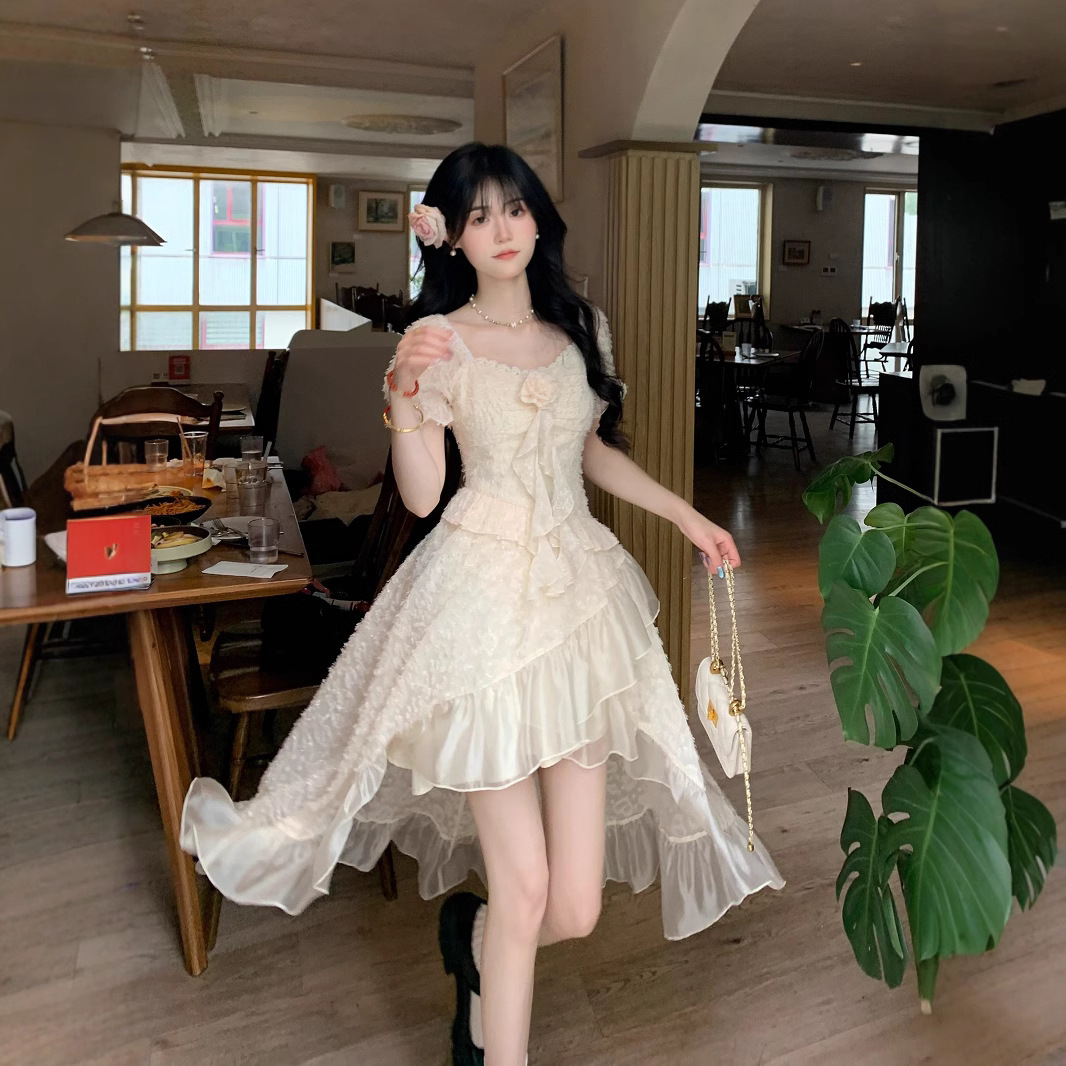 不规则裙子设计感气质2025接夏季新款雪花绒花朵白茶雾裙摆连衣裙