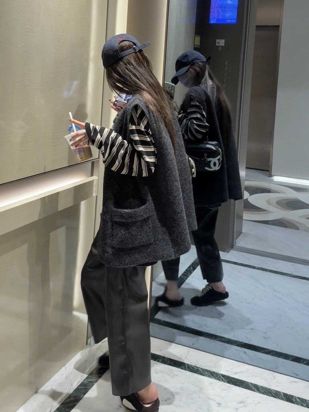 蛋白pu皮九分皮裤 极简风复古老钱分割线松紧腰软糯黑色直筒裤女