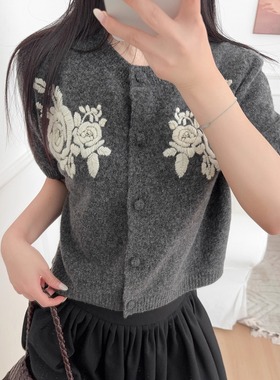 软糯绵羊毛短袖针织开衫灰色圆领花朵刺绣复古温柔复古上衣外套女
