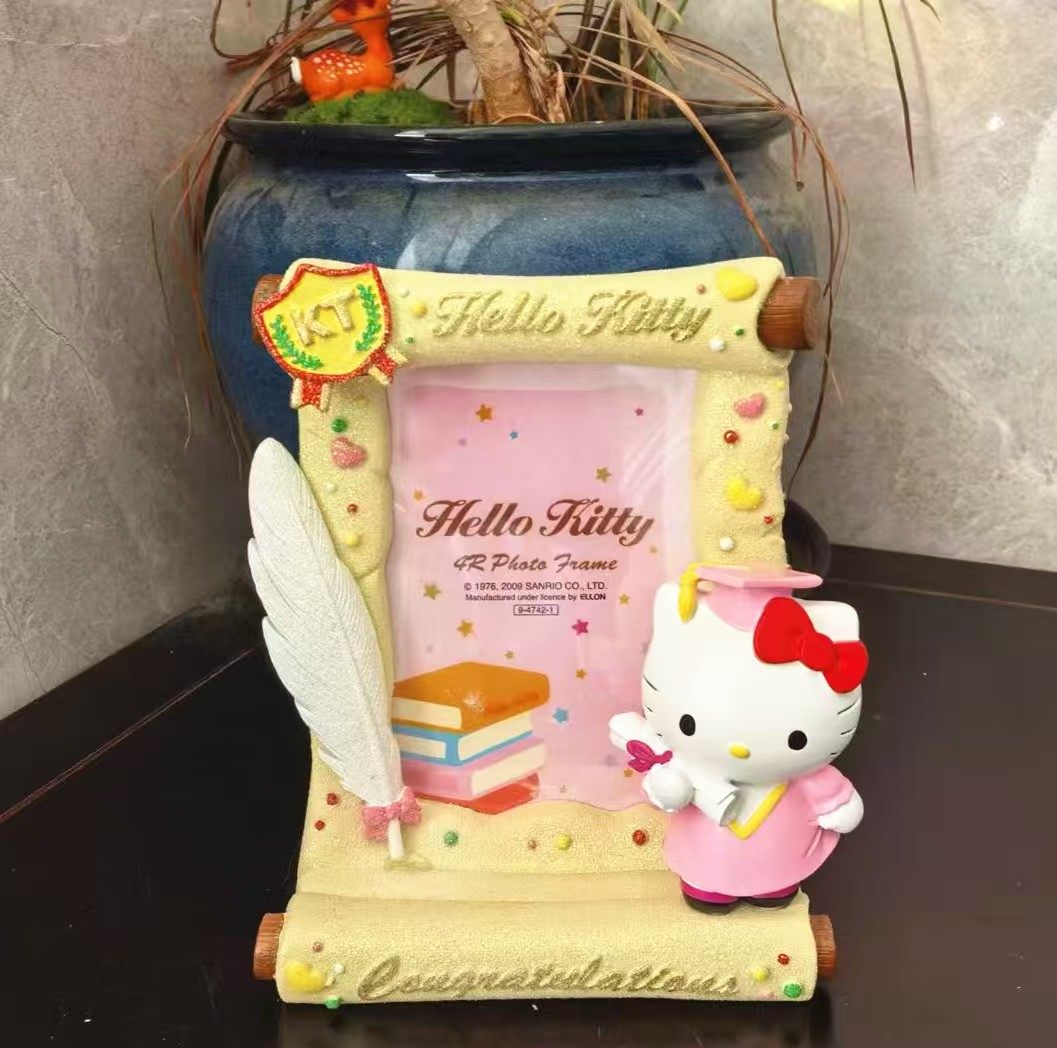 【微瑕疵专拍】三丽鸥hello kitty猫 小博士女孩礼物树脂相框摆件