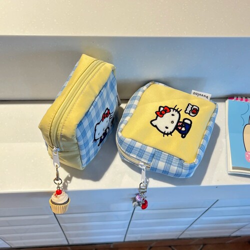 原创刺绣kitty化妆包拼色小方包