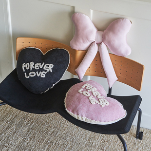 莫语 原创ins北欧风客厅沙发靠枕追剧靠垫靠背含芯 刺绣爱心抱枕