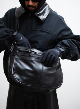 CCU NEW NEWSPAPER BAG S/M/L 26SS 复古牛皮邮差报童单肩斜挎包