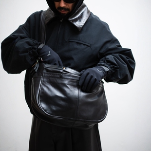 CCU NEW NEWSPAPER BAG S/M/L 26SS 复古牛皮邮差报童单肩斜挎包