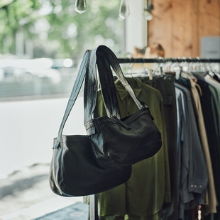 CCU NEWSPAPER BAG M/L 25AW T.T复古牛皮邮差报童单肩斜挎托特包