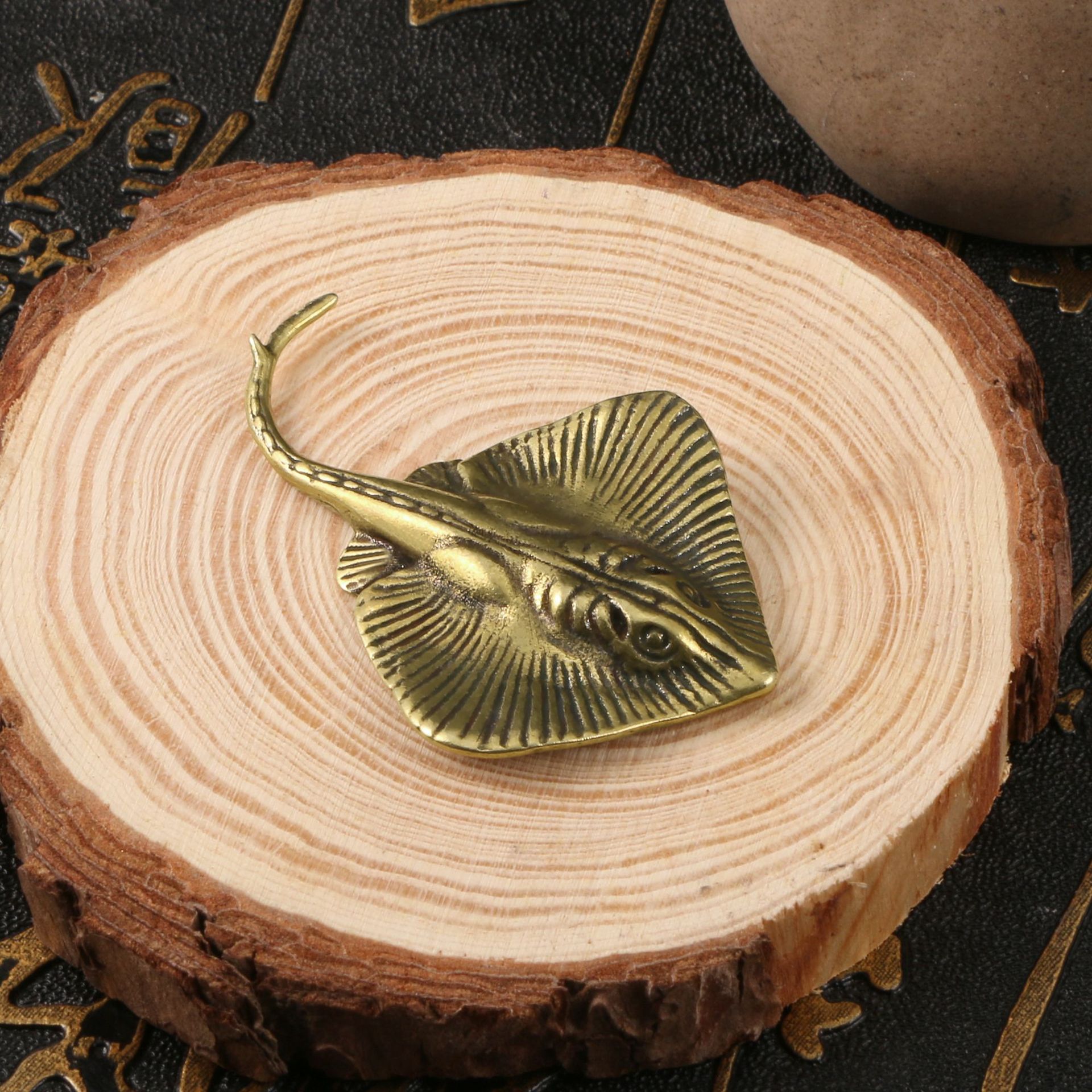 全黄铜魔鬼鱼桌面小摆件纯铜鱼类海洋生物鳐鱼蝠鲼古铜茶宠车宠物