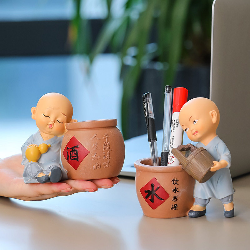 佛系禅意小和尚笔筒创意可爱办公室桌面收纳盒树脂摆件节日礼品