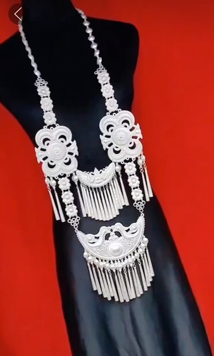 新款彝族服装女凉山传统新娘装舞台装显瘦大摆裙少数民族银饰项链