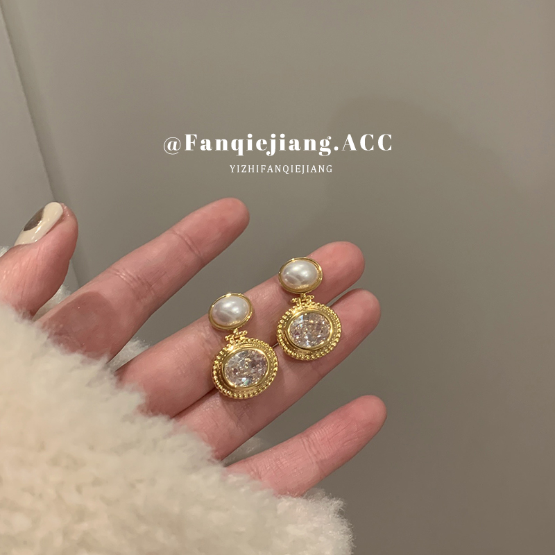 一只番茄酱轻奢锆石珍珠耳环