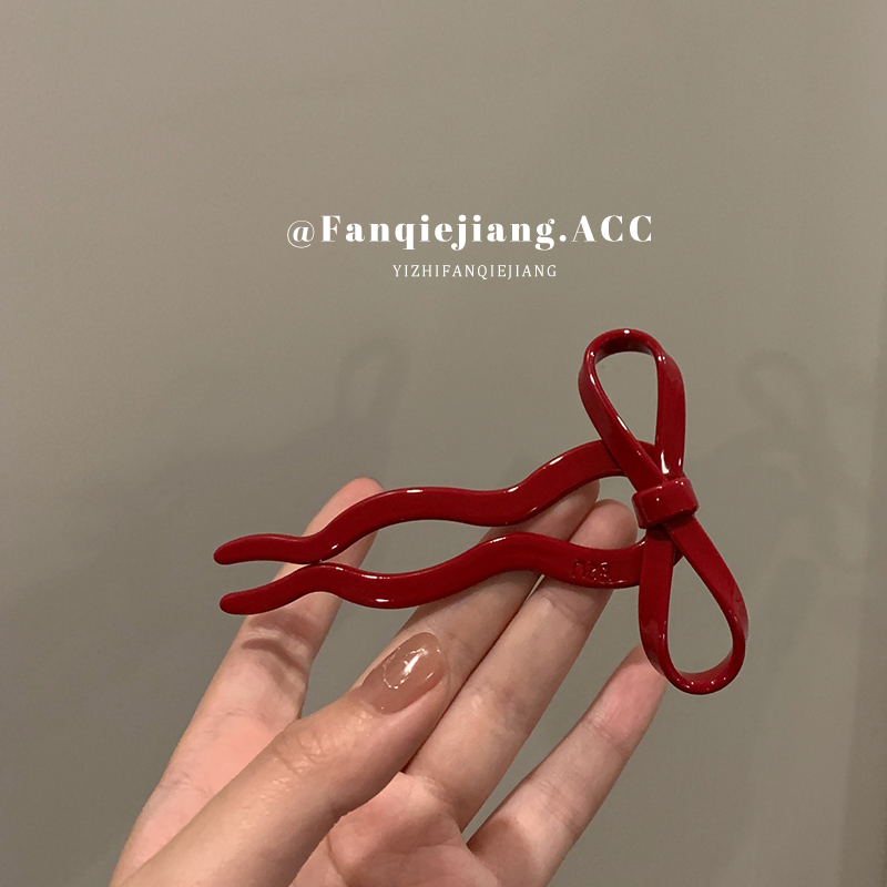 很显白的酒红色蝴蝶结发簪发饰