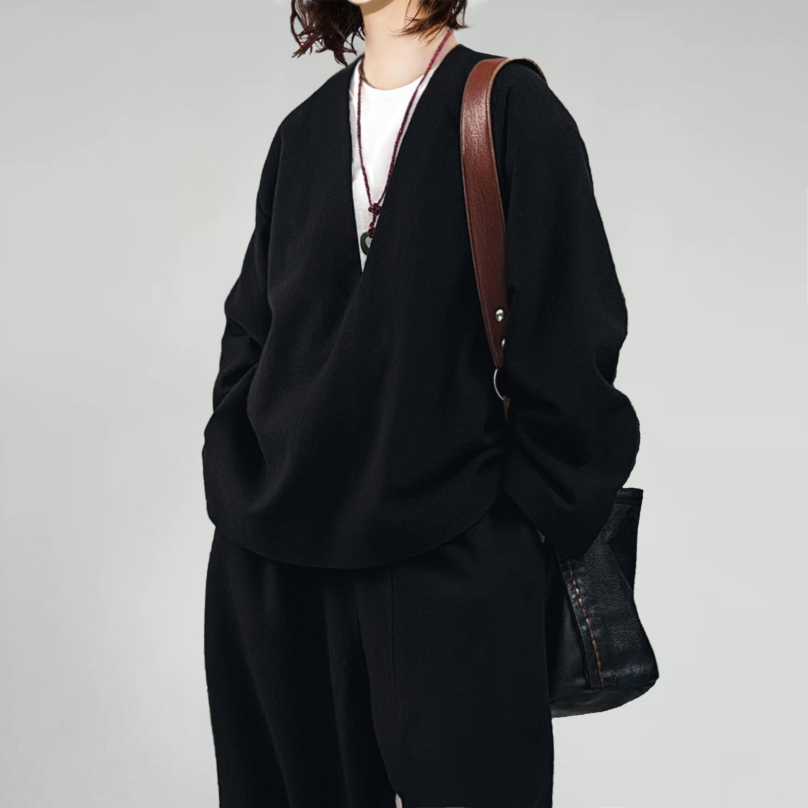 2025全羊毛黑色时尚V领长袖上衣