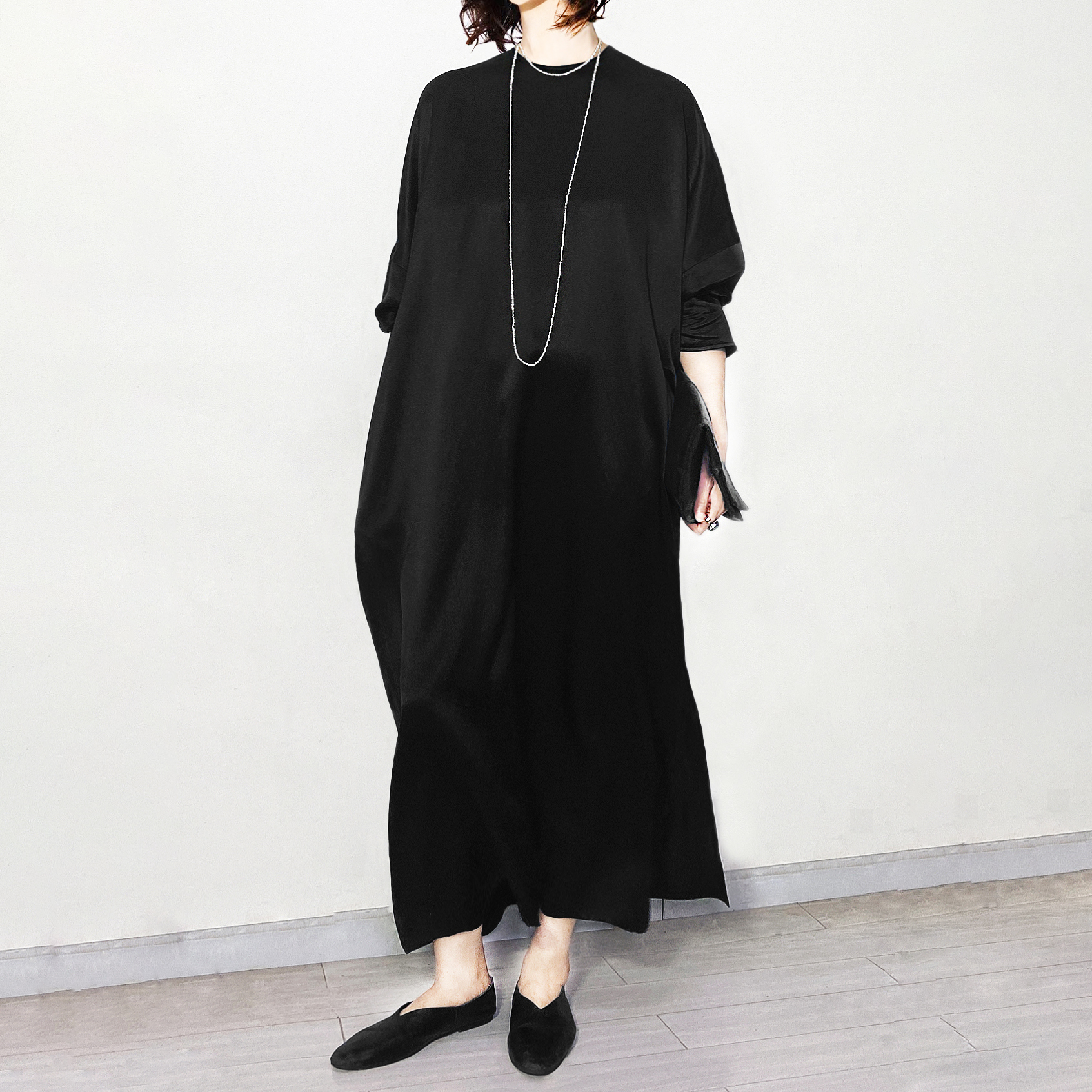 宽松茧型真丝长袖小圆领连衣裙