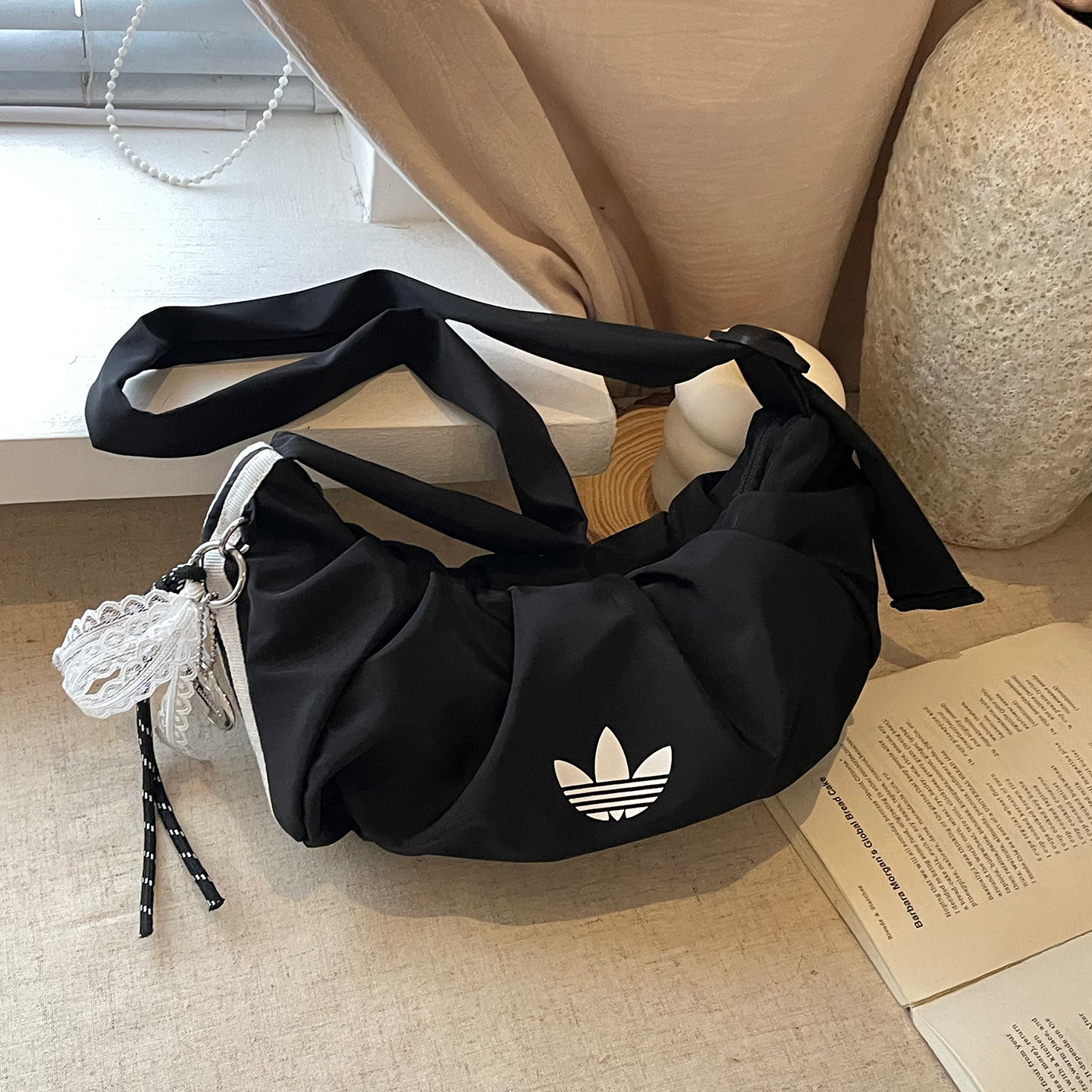 2025新款潮流时尚云朵羊角包运动休闲尼龙布褶皱饺子包单肩斜挎包