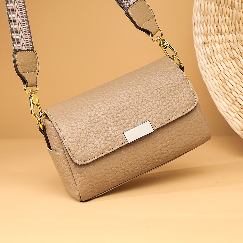 高级感2025新款时尚真皮斜挎包女士小方包百搭休闲头层牛皮单肩包