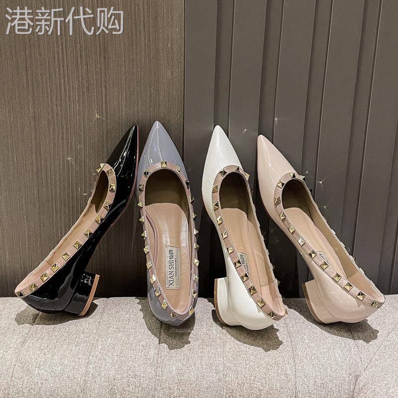 法式铆钉单鞋女2025年春秋新款尖头浅口粗跟裸色小皮鞋时尚女鞋子