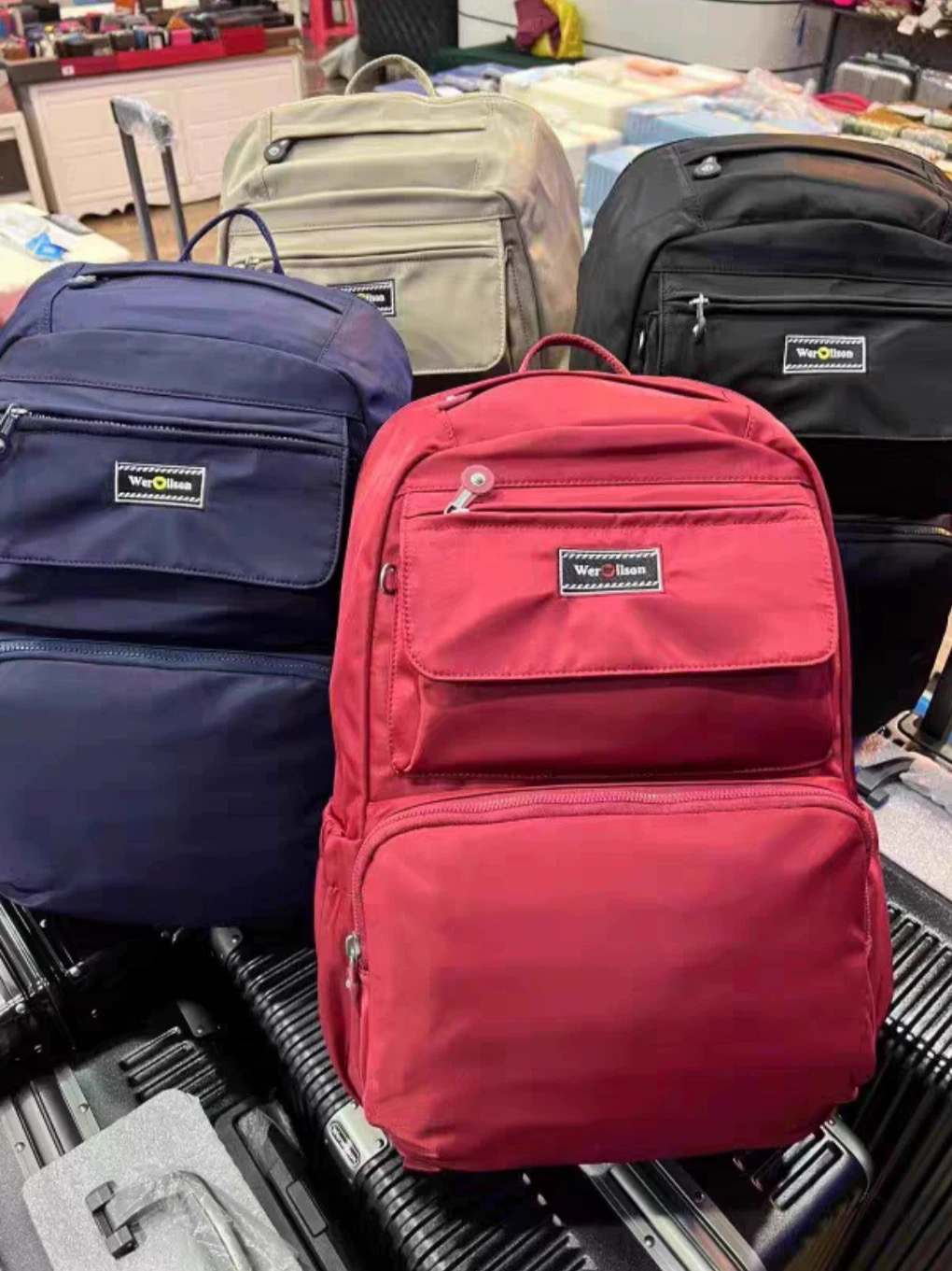 威尔逊双肩背包男女同款初高中学生书包休闲旅行背包多隔层防水包