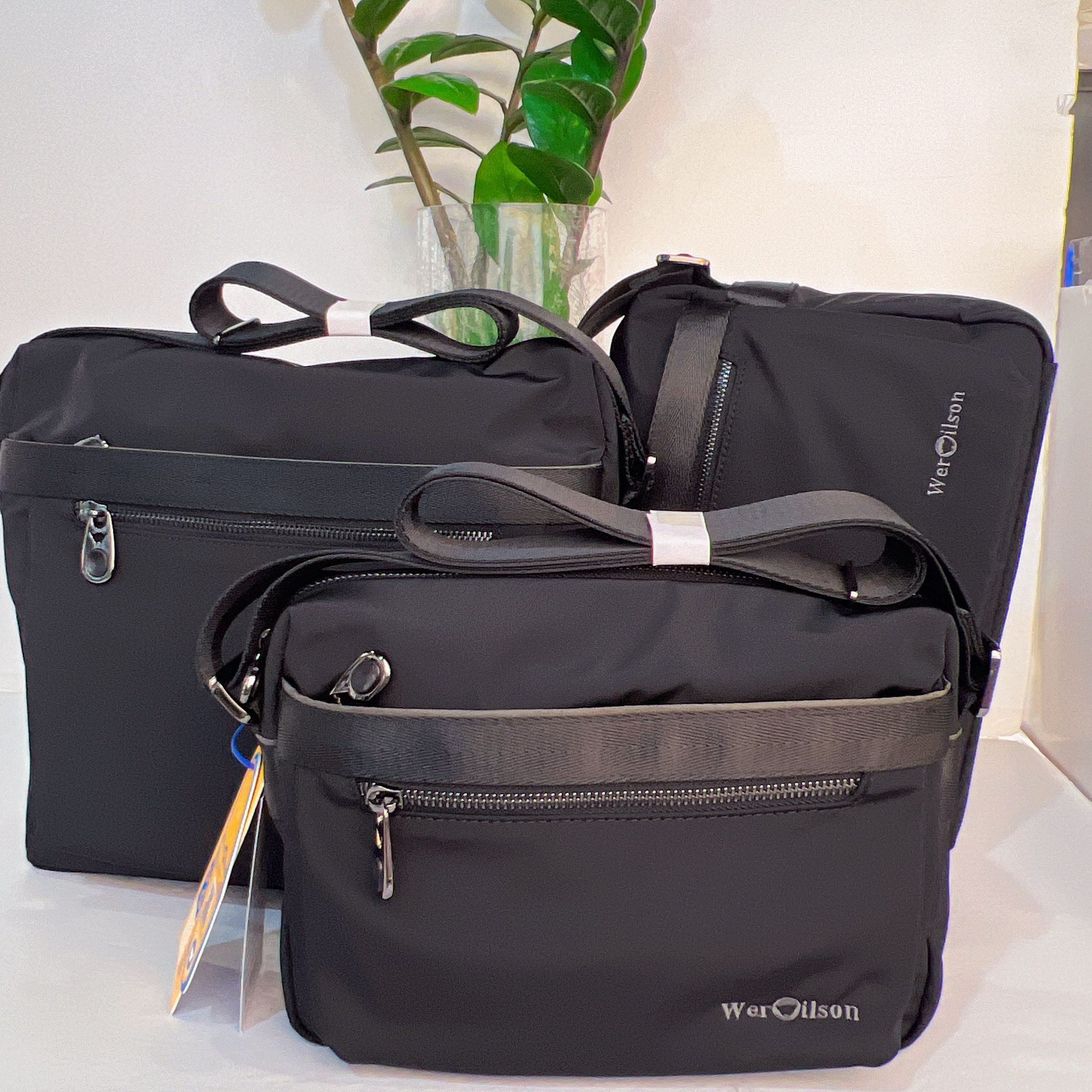 威尔逊男包2025新款时尚轻便男士单肩斜挎包休闲百搭多隔层通勤包