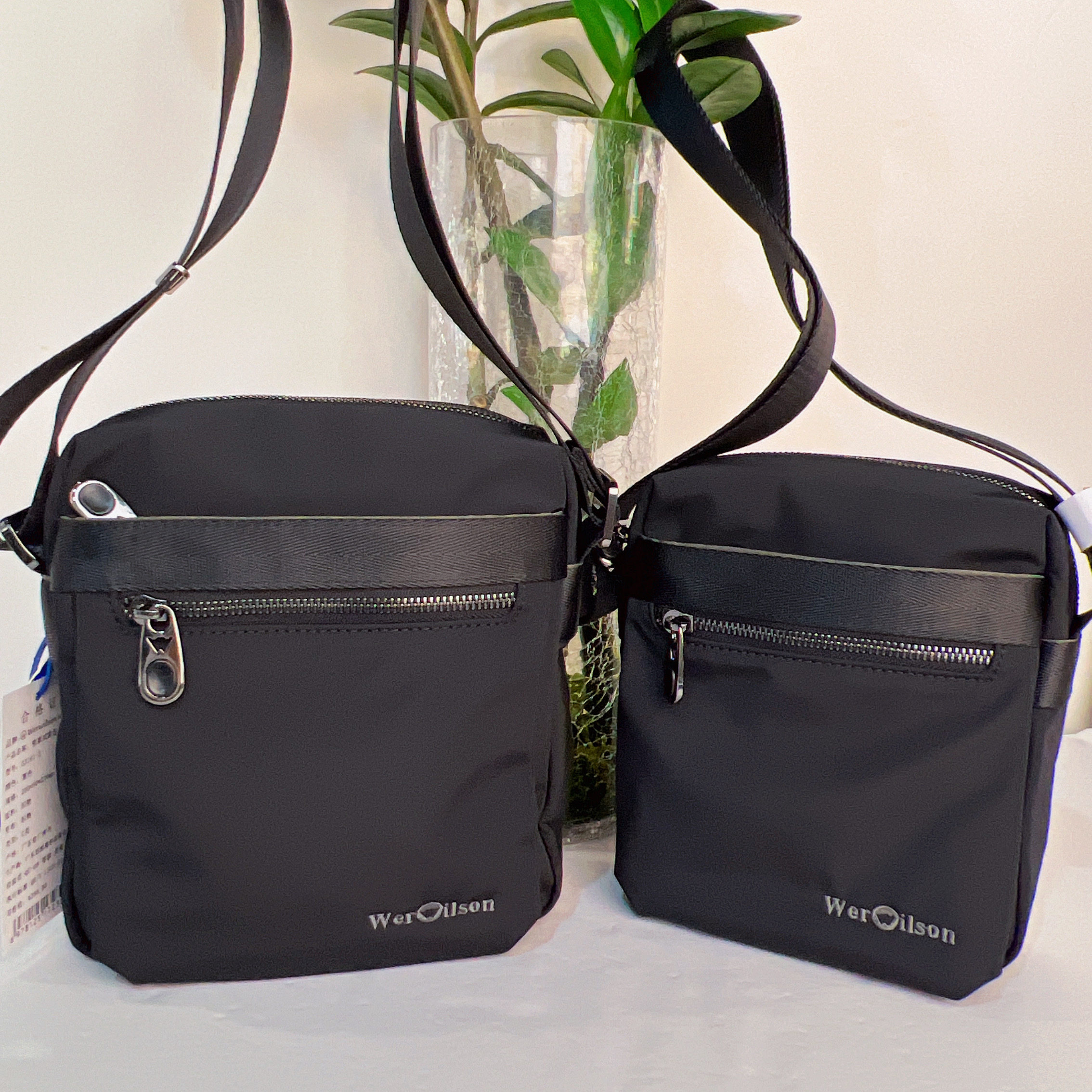 威尔逊男包2025新款时尚轻便男士单肩斜挎包休闲百搭小方包