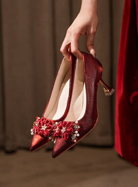 花朵红色绸缎秀禾婚鞋女2026新款尖头中式新娘鞋孕妇不累脚高跟鞋