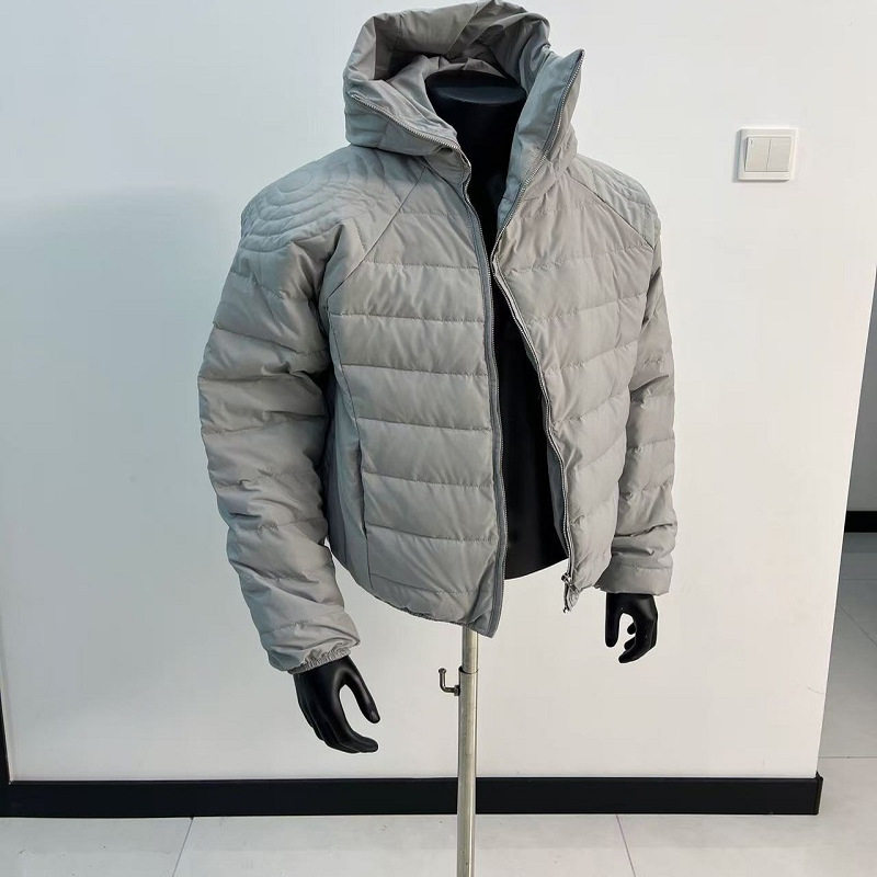 设计感轻量化斜拉链羽绒服