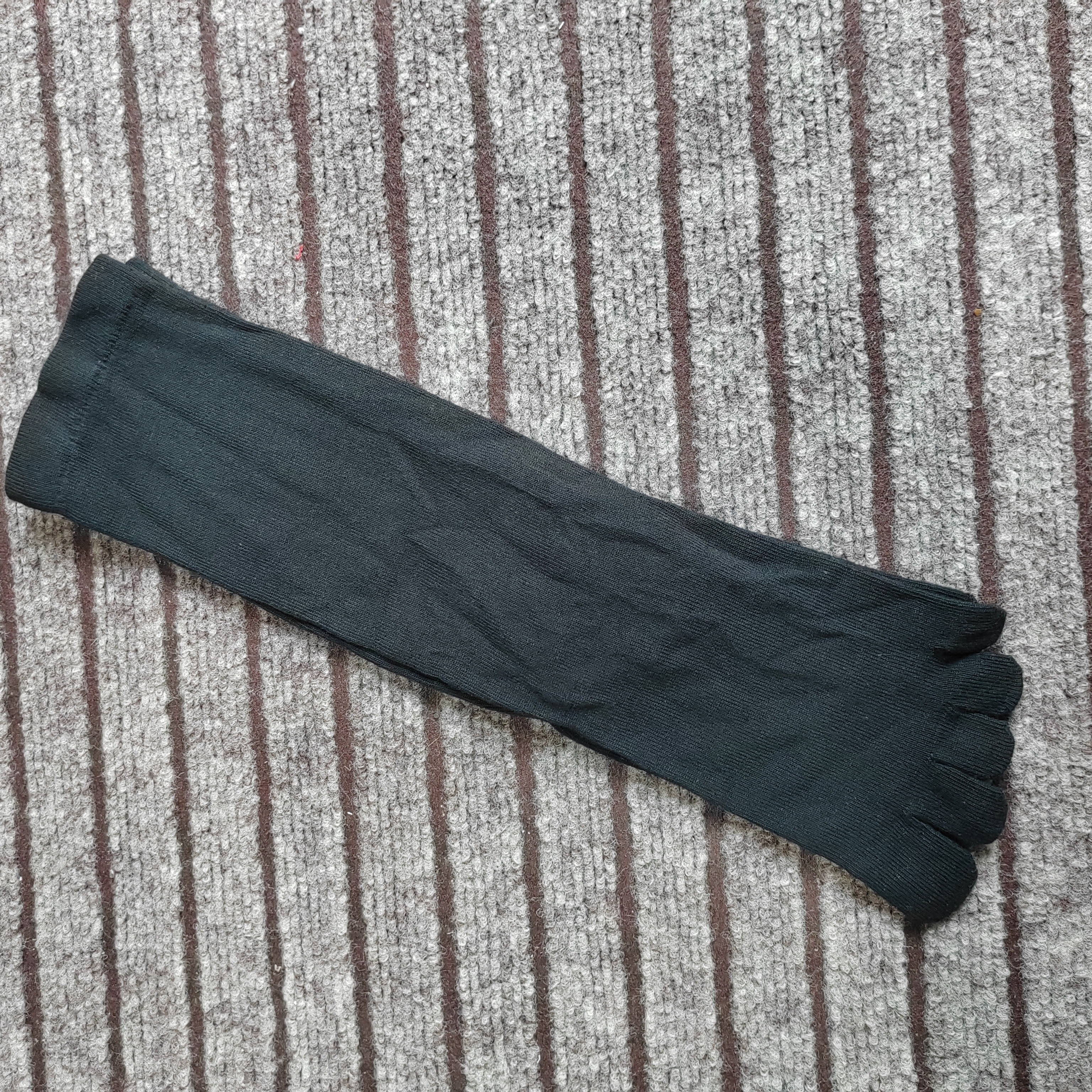 外贸出口单男士五指袜长筒秋冬黑色分趾五趾袜男中筒纯色袜子