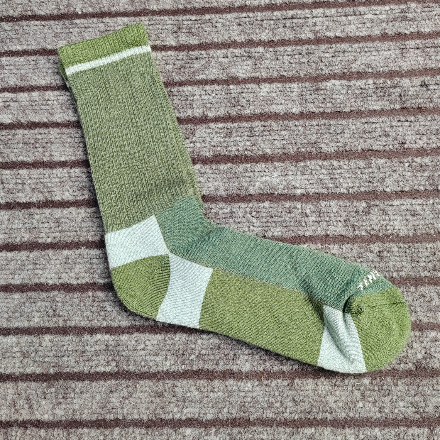 原单男袜 羊绒袜加厚保暖加长筒毛圈底运动男袜大码高筒袜子绿色