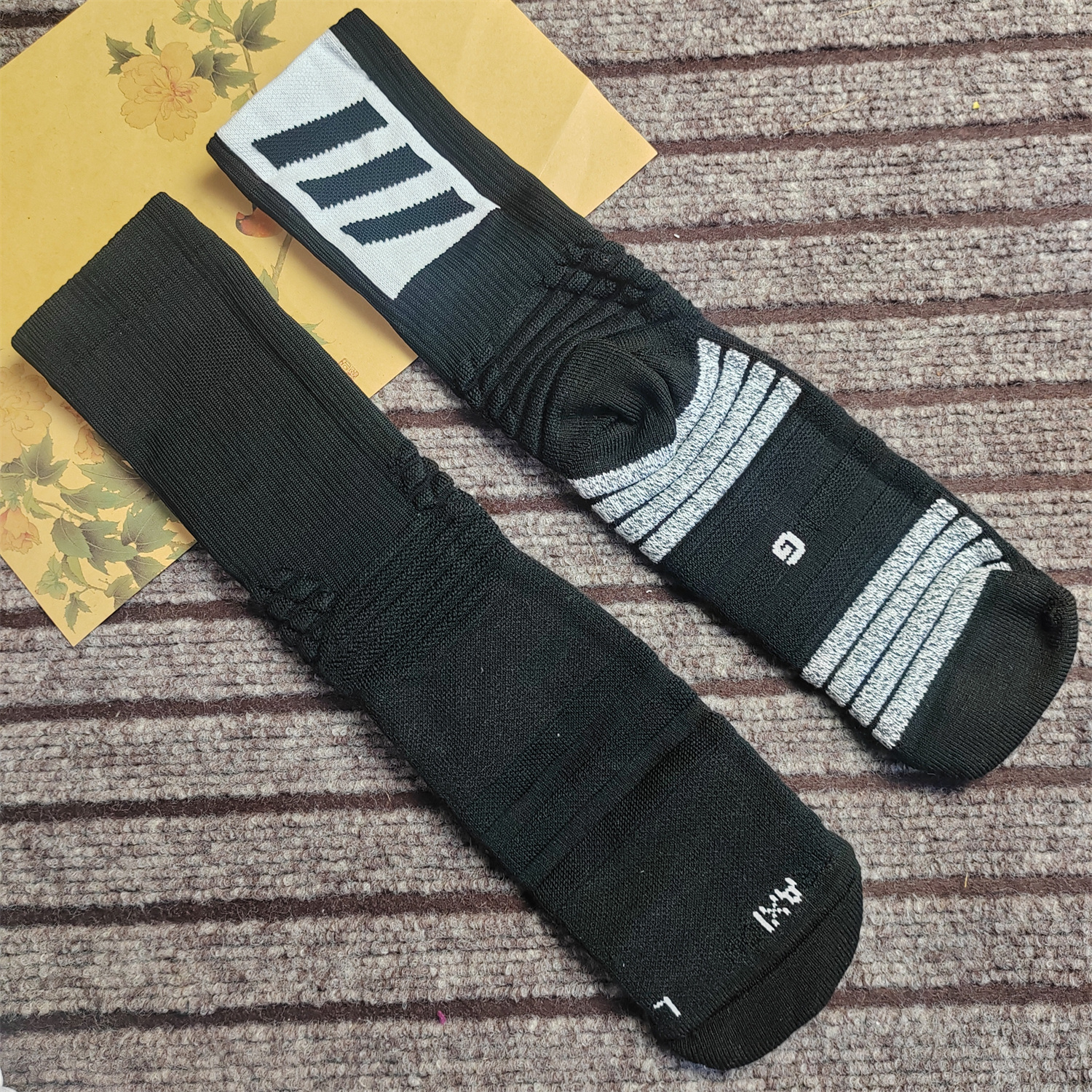 外贸原单运动中筒袜冬季条纹