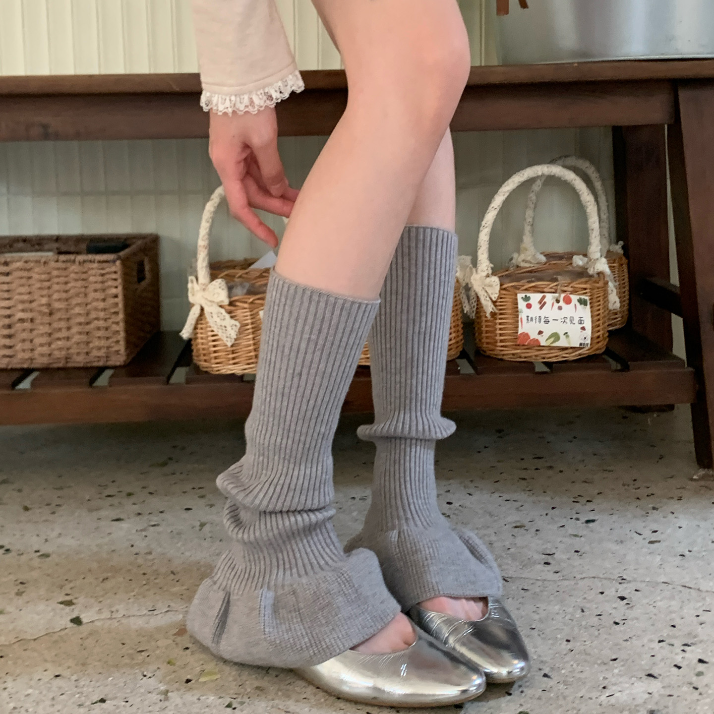 灰色针织袜套微喇荷叶边