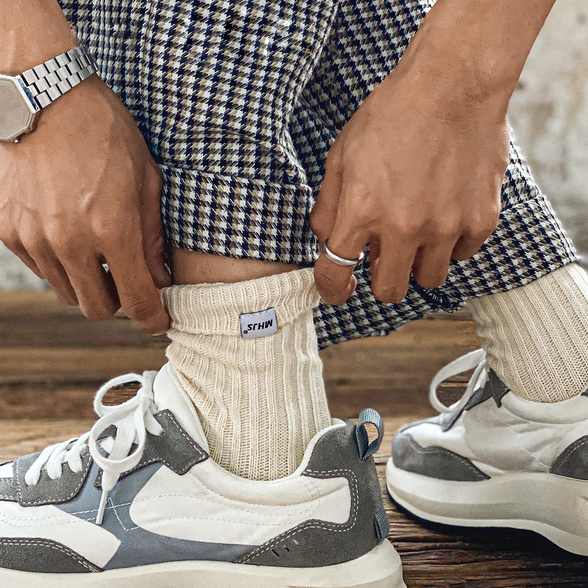 纯色标签简约风双针纯棉运动袜