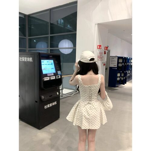 法式气质波点吊带连衣裙女夏季千金风miu系收腰显瘦a字蓬蓬短裙子