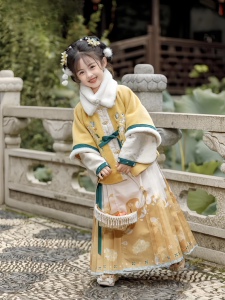 汉服女童冬季新款拜年服古风超仙演出服小女孩礼服明制毛领套装