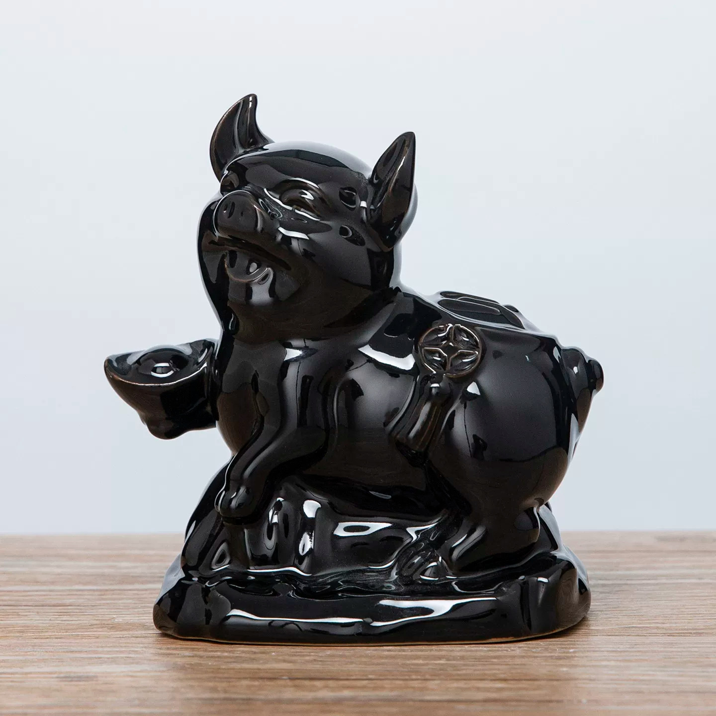 陶瓷黑色生肖猪摆件吉祥物化解