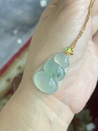 云南腾冲缅甸A货翡翠吊坠挂件冰种飘花福豆绿厚证书
