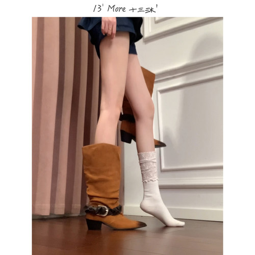 13' More ▏十三沐＇欧美风尖头粗跟皮带扣高筒靴女擦色时装靴