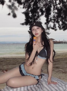 韩系拼接波点比基尼分体泳衣女士显白小胸聚拢海边沙滩度假游泳装
