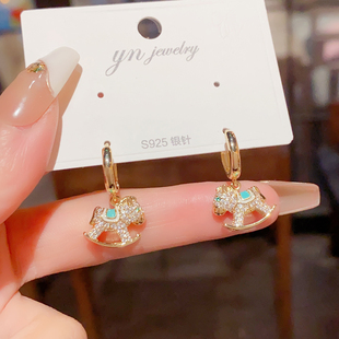 本命年马年耳环2026新款爆款高级感独特耳钉女小众马上有钱耳饰