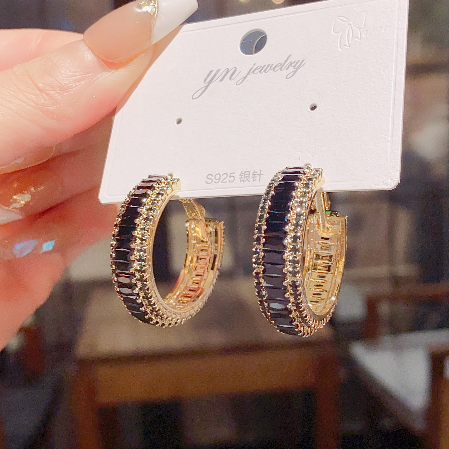 轻奢新款法式复古黑色满钻耳圈女