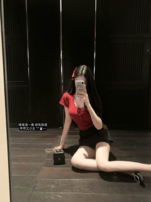 POET WONG【秀场乖乖牌】全羊毛重工针织上衣+水钻Miu系花苞裙裤