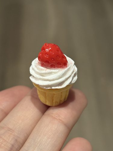 【仿真甜点系列】迷你草莓奶油甜筒造型树脂摆件创意桌面装饰