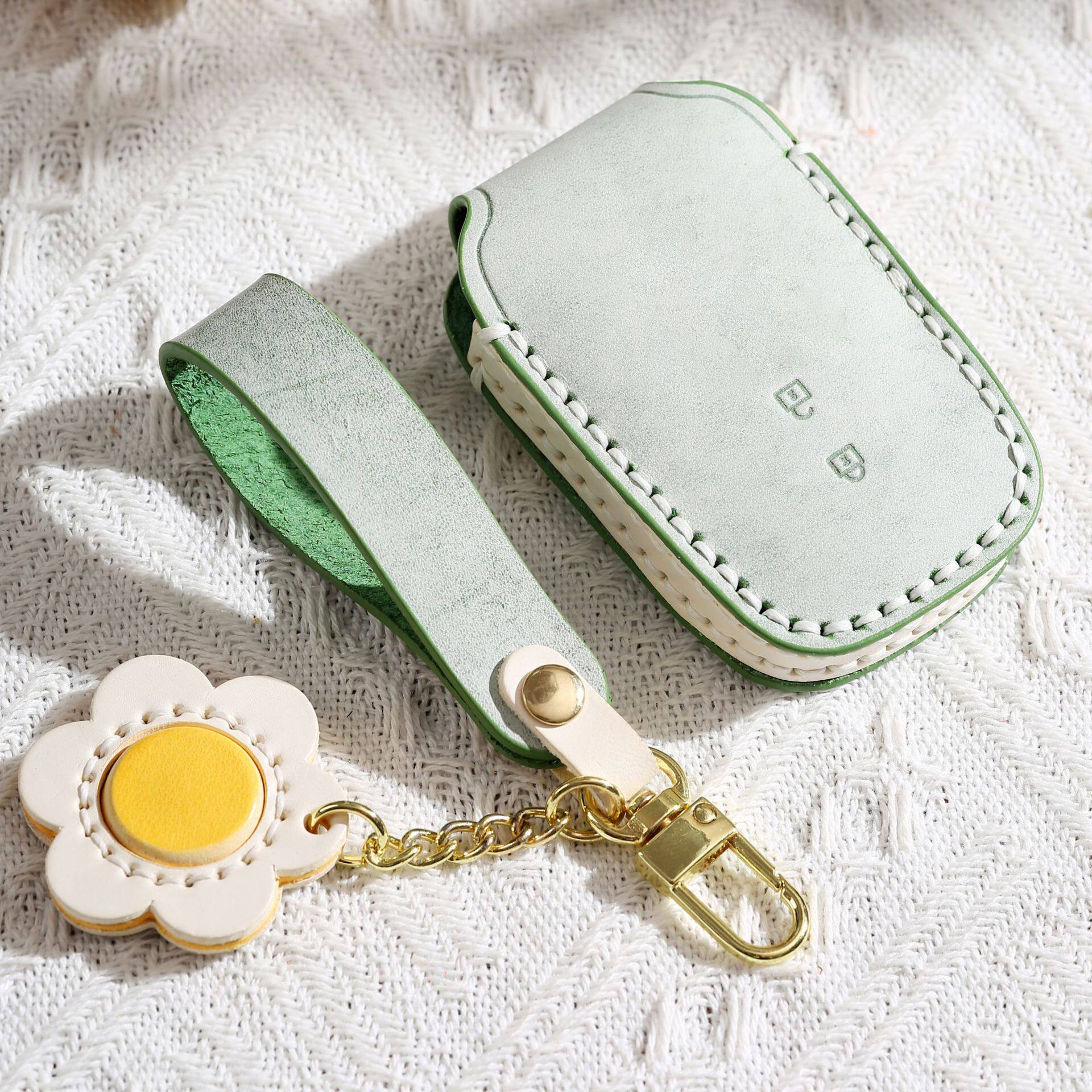 适用丰田钥匙套亚洲龙凯美瑞卡罗拉赛那威尔法埃尔法钥匙包扣女款