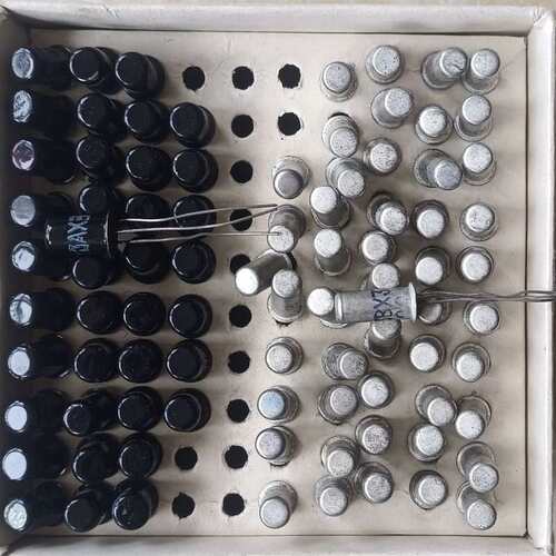 议价三极管3AX31的18只，3BX31C的44只。100元打包