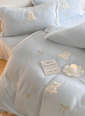 冬季清新加厚牛奶绒四件套小熊刺绣保暖珊瑚绒被套床上用品粉蓝色