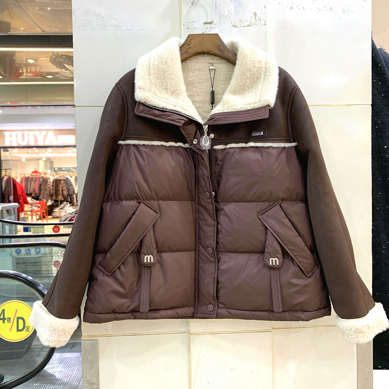 林依橱25B085 羊羔毛大翻领皮草一体拼接休闲短装鹅绒羽绒服冬装